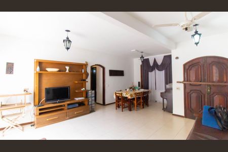 Casa à venda com 720m², 5 quartos e 3 vagasSala