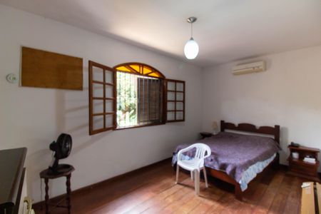 Casa à venda com 720m², 5 quartos e 3 vagasSuíte 