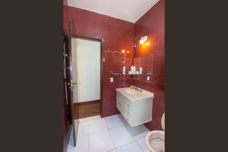 Casa à venda com 720m², 5 quartos e 3 vagasBanheiro Social