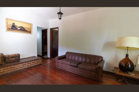 Casa à venda com 720m², 5 quartos e 3 vagasCorredor