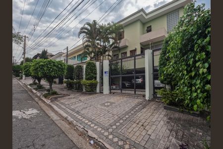 Casa para alugar com 400m², 4 quartos e 8 vagasFachada