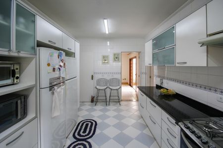 Casa para alugar com 400m², 4 quartos e 8 vagasCozinha