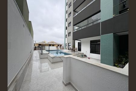 Apartamento à venda com 92m², 2 quartos e 2 vagas Apartamento à venda com 92m², 2 quartos e 2 vagasÁrea comum - Piscina