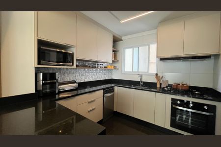 Apartamento à venda com 106m², 2 quartos e 2 vagasCozinha