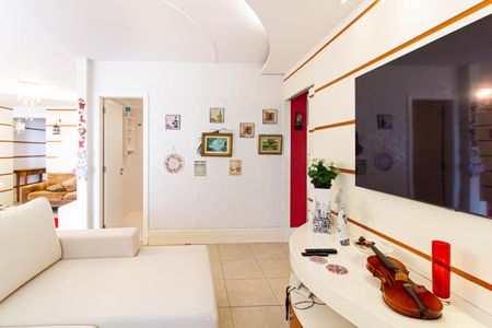 Apartamento à venda com 105m², 2 quartos e 1 vaga Apartamento à venda com 105m², 2 quartos e 1 vagaSala