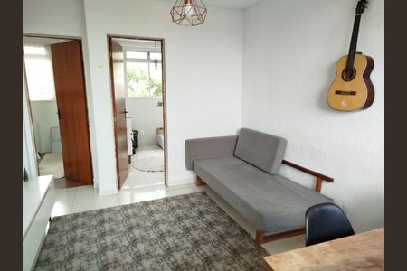 Sala de apartamento à venda com 2 quartos, 65m² em Solar do Barreiro, Belo Horizonte