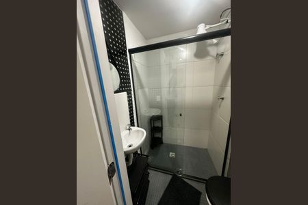 Banheiro de kitnet/studio para alugar com 1 quarto, 15m² em Vila Santa Clara, São Paulo