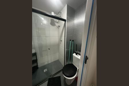 Banheiro de kitnet/studio para alugar com 1 quarto, 15m² em Vila Santa Clara, São Paulo