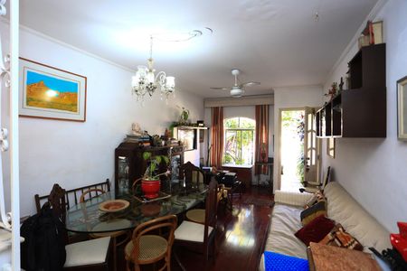 Casa de condomínio à venda com 100m², 2 quartos e 2 vagasSala