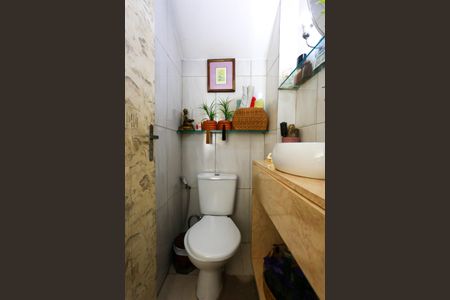 Casa de condomínio à venda com 100m², 2 quartos e 2 vagasLavabo