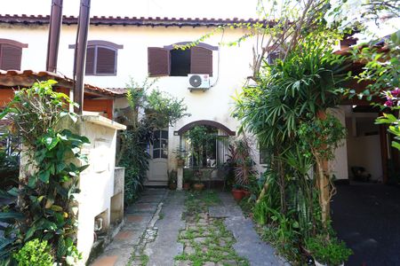 Casa de condomínio à venda com 100m², 2 quartos e 2 vagasfachada /garagem