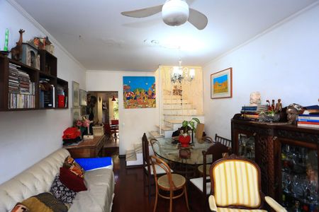 Casa de condomínio à venda com 100m², 2 quartos e 2 vagasSala