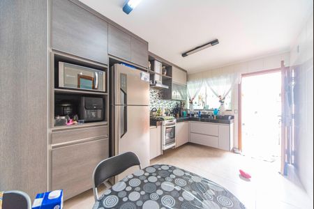 Casa à venda com 80m², 3 quartos e 2 vagasCozinha