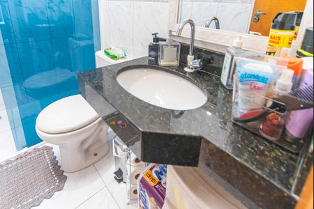 Casa à venda com 80m², 3 quartos e 2 vagasBanheiro