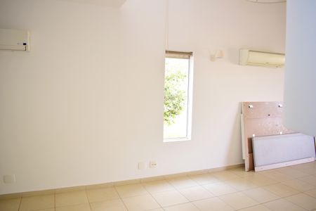 Casa de condomínio para alugar com 260m², 3 quartos e 4 vagasSala