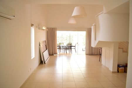 Sala de casa de condomínio para alugar com 3 quartos, 260m² em Vila do Golf, Ribeirão Preto