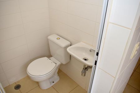 Casa de condomínio para alugar com 260m², 3 quartos e 4 vagasBanheiro de Serviço