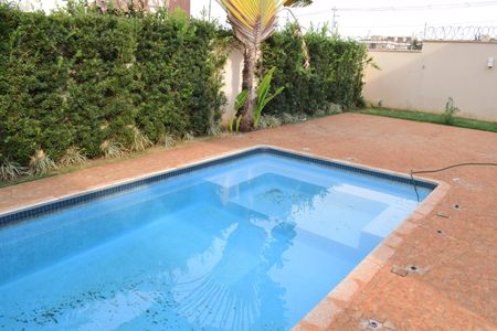 Casa de condomínio para alugar com 260m², 3 quartos e 4 vagasÁrea comum - Piscina