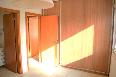 Casa de condomínio para alugar com 260m², 3 quartos e 4 vagasSuíte 2