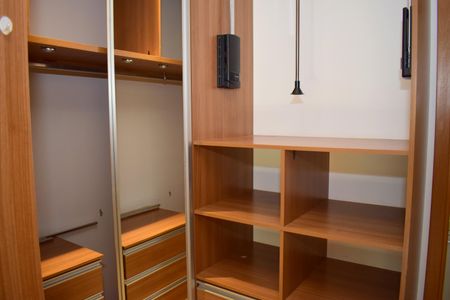 Casa de condomínio para alugar com 260m², 3 quartos e 4 vagasCloset da Suíte 3