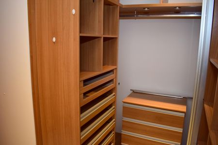 Casa de condomínio para alugar com 260m², 3 quartos e 4 vagasCloset da Suíte 3