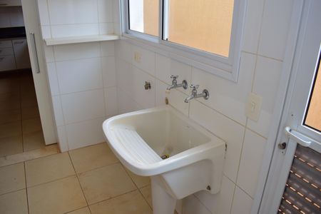 Casa de condomínio para alugar com 260m², 3 quartos e 4 vagasÁrea de Serviço