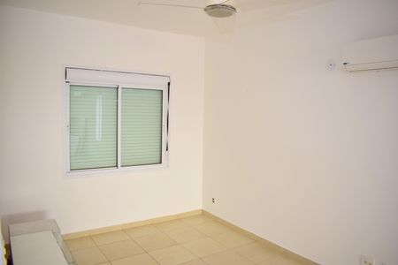 Casa de condomínio para alugar com 260m², 3 quartos e 4 vagasSala