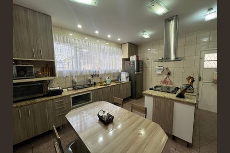 Casa à venda com 190m², 3 quartos e 2 vagasCozinha