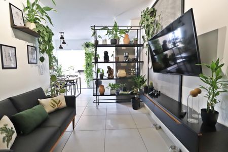 Sala de apartamento para alugar com 2 quartos, 56m² em Novo Mundo, Uberlândia