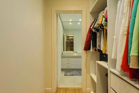 Casa para alugar com 347m², 4 quartos e 5 vagasCloset da suíte 3