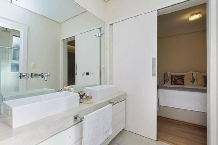 Casa para alugar com 347m², 4 quartos e 5 vagasBanheiro da Suíte 2