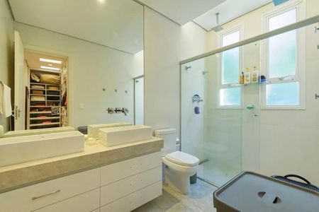 Casa para alugar com 347m², 4 quartos e 5 vagasBanheiro da Suíte 3