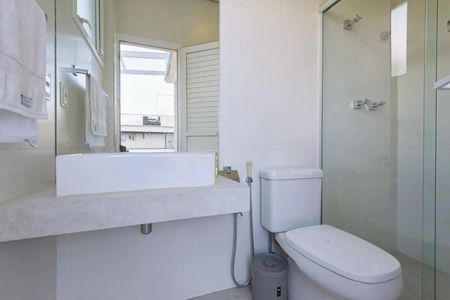 Casa para alugar com 347m², 4 quartos e 5 vagasBanheiro da Suíte 4