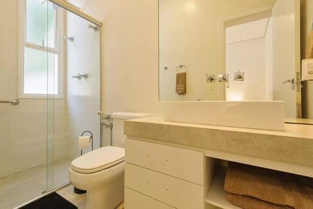 Casa para alugar com 347m², 4 quartos e 5 vagasBanheiro da Suíte 1