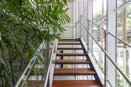 Studio à venda com 40m², 1 quarto e 1 vagaHall Social - escadas