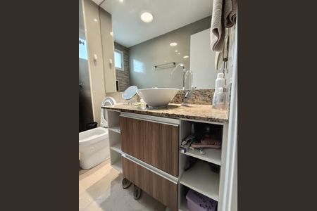 Apartamento à venda com 73m², 2 quartos e 1 vaga Apartamento à venda com 73m², 2 quartos e 1 vagaBanheiro Social