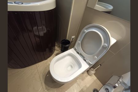 Apartamento à venda com 73m², 2 quartos e 1 vaga Apartamento à venda com 73m², 2 quartos e 1 vagaBanheiro Social