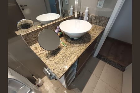 Apartamento à venda com 73m², 2 quartos e 1 vaga Apartamento à venda com 73m², 2 quartos e 1 vagaBanheiro Social