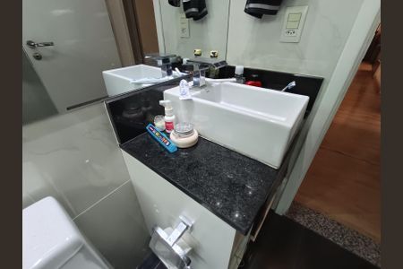 Apartamento à venda com 73m², 2 quartos e 1 vaga Apartamento à venda com 73m², 2 quartos e 1 vagaBanheiro da Suíte