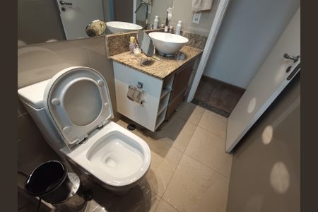 Apartamento à venda com 73m², 2 quartos e 1 vaga Apartamento à venda com 73m², 2 quartos e 1 vagaBanheiro Social