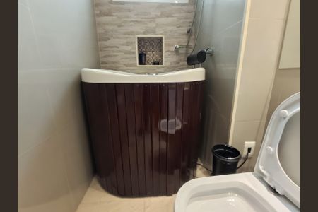 Apartamento à venda com 73m², 2 quartos e 1 vaga Apartamento à venda com 73m², 2 quartos e 1 vagaBanheiro Social