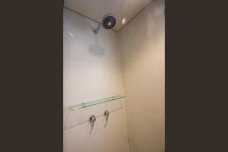 Apartamento para alugar com 190m², 3 quartos e 4 vagas Apartamento para alugar com 190m², 3 quartos e 4 vagasBanheiro da Suíte 1