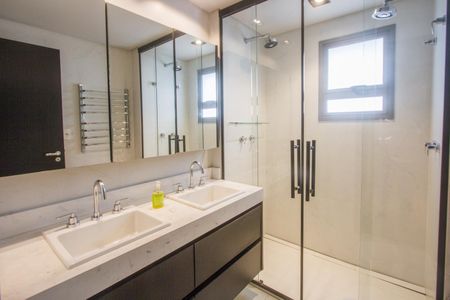 Apartamento para alugar com 190m², 3 quartos e 4 vagas Apartamento para alugar com 190m², 3 quartos e 4 vagasBanheiro da Suíte 1