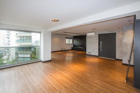 Apartamento para alugar com 190m², 3 quartos e 4 vagas Apartamento para alugar com 190m², 3 quartos e 4 vagasSala