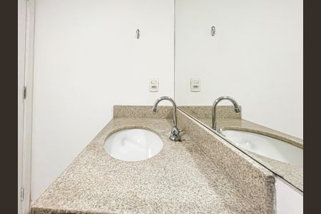 Apartamento à venda com 66m², 2 quartos e 1 vaga Apartamento à venda com 66m², 2 quartos e 1 vagaBanheiro