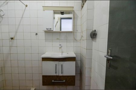 Banheiro de casa para alugar com 1 quarto, 52m² em Grajaú, Rio de Janeiro