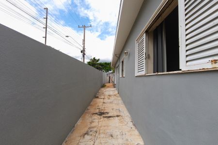 Casa para alugar com 300m², 3 quartos e 3 vagas Casa para alugar com 300m², 3 quartos e 3 vagasCorredor - Quintal