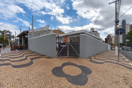 Casa para alugar com 300m², 3 quartos e 3 vagas Casa para alugar com 300m², 3 quartos e 3 vagasFachada