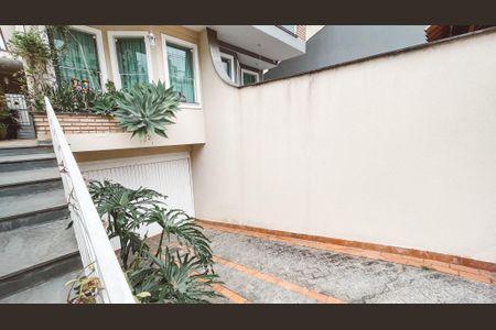 Casa à venda com 350m², 3 quartos e 4 vagas Casa à venda com 350m², 3 quartos e 4 vagasEntrada