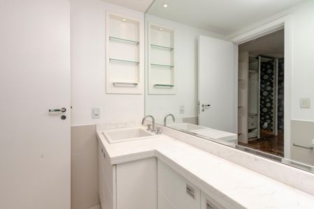 Apartamento para alugar com 317m², 4 quartos e 4 vagasBanheiro da Suíte 4